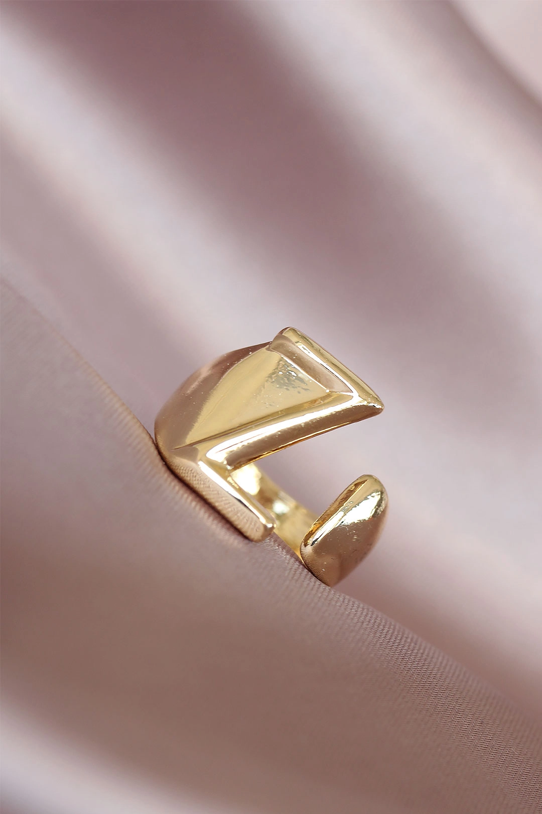 Z Harfli Altın Renk Ayarlamalı Metal Kadın Yüzük