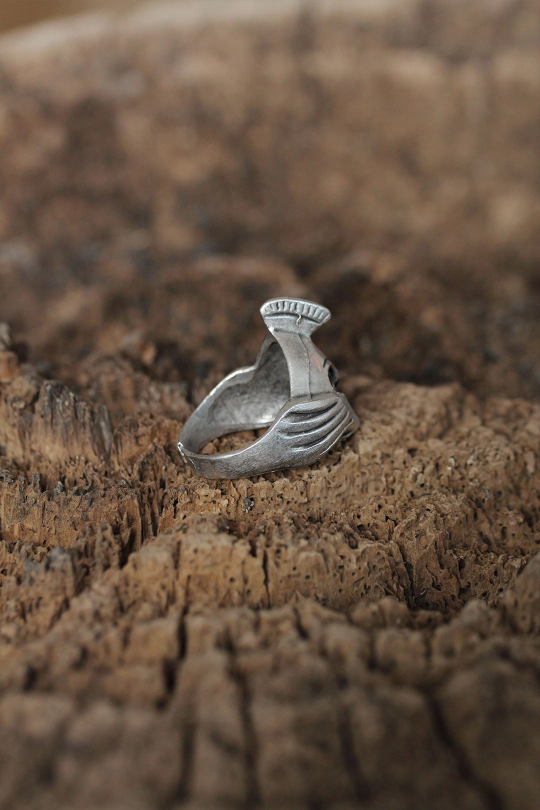 Ayarlanabilir Miğferli Kuru Kafa Tasarımlı Erkek Yüzük