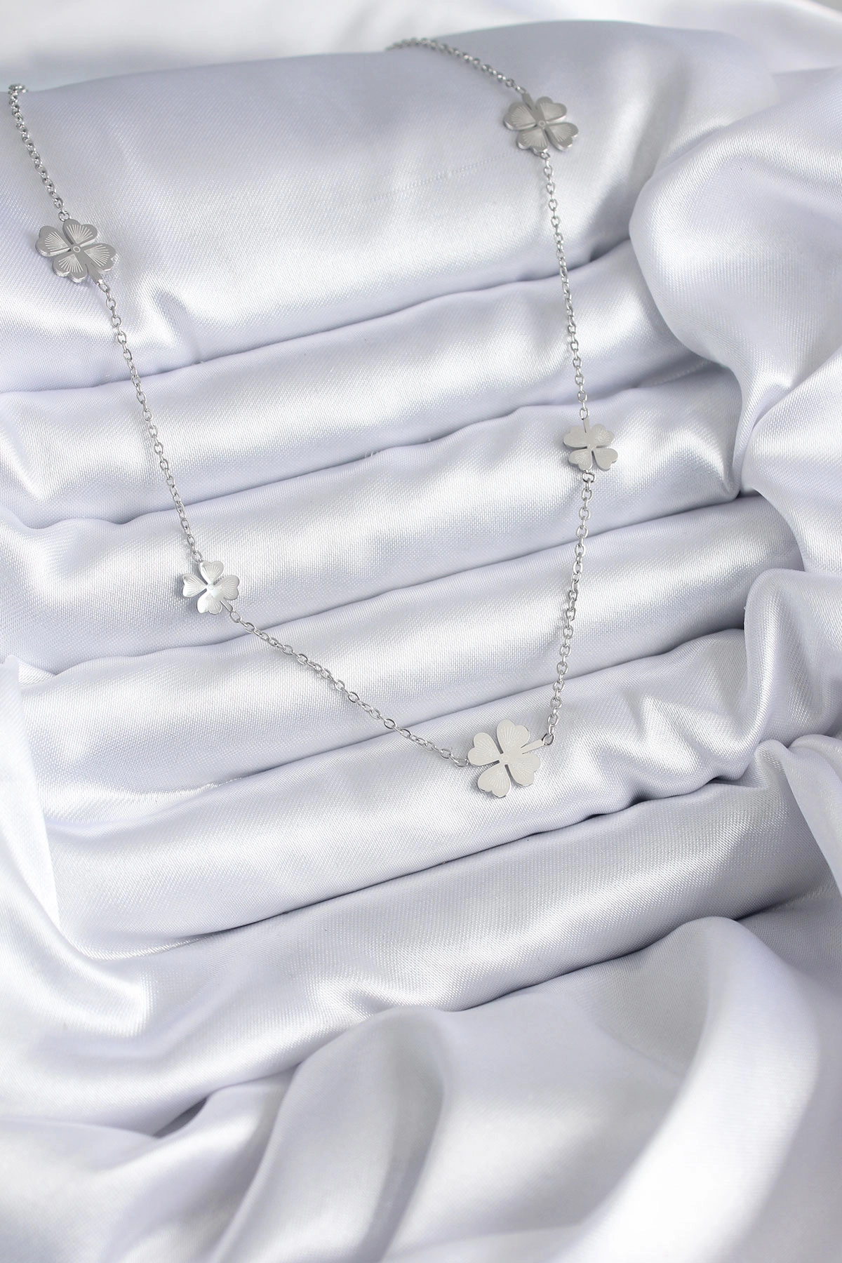 316L Çelik Zincir Gümüş Renk Yonca Model Kadın Kolye