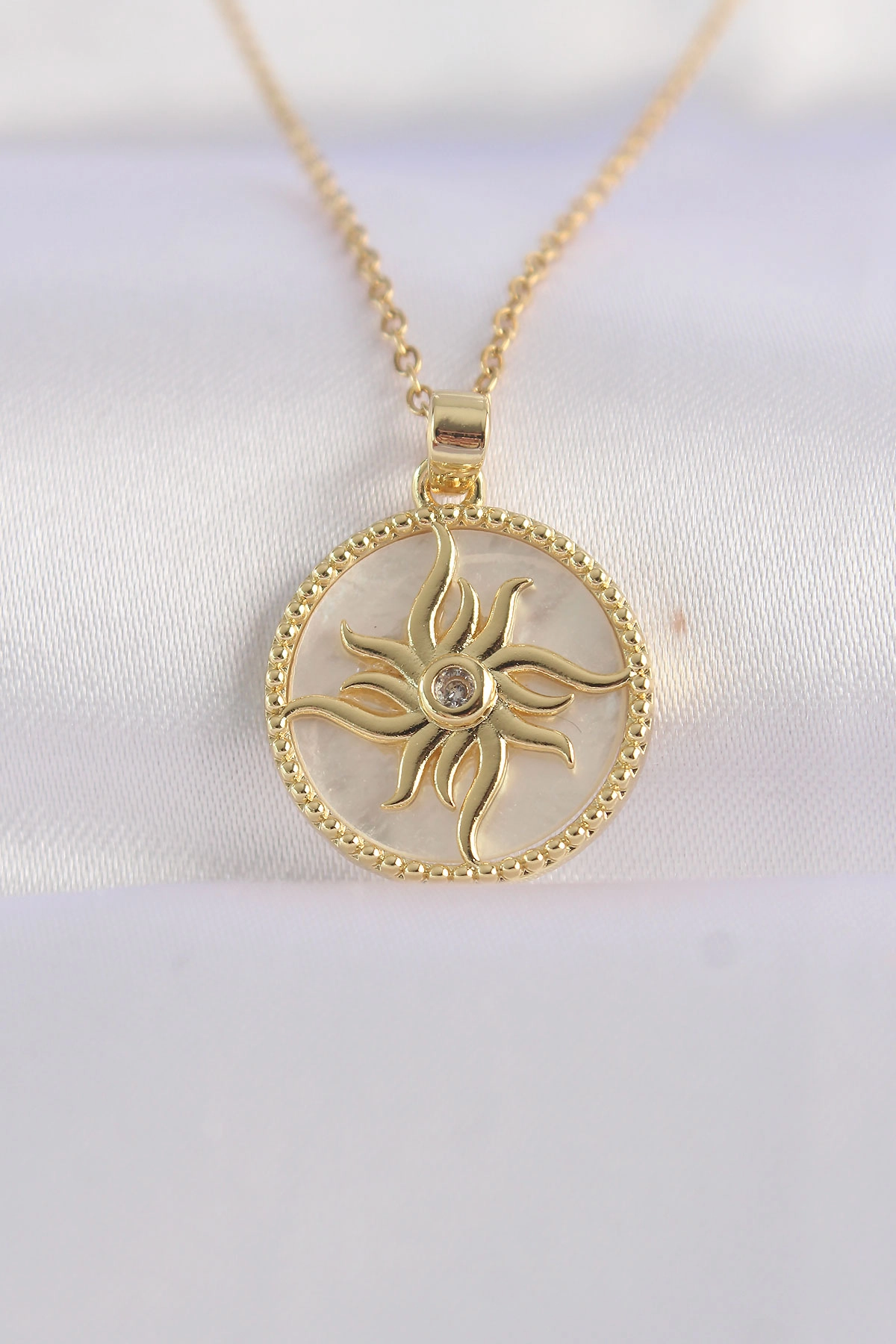 316L Çelik Zincir Altın Renk Zirkon Taşlı Oval Tasarım Güneş Kolye