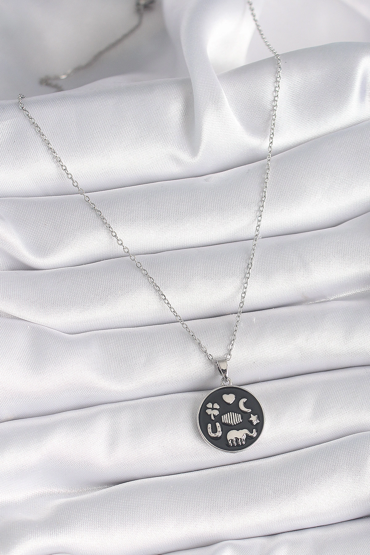 316L Çelik Gümüş Renk Siyah Renk Şans Kolyesi