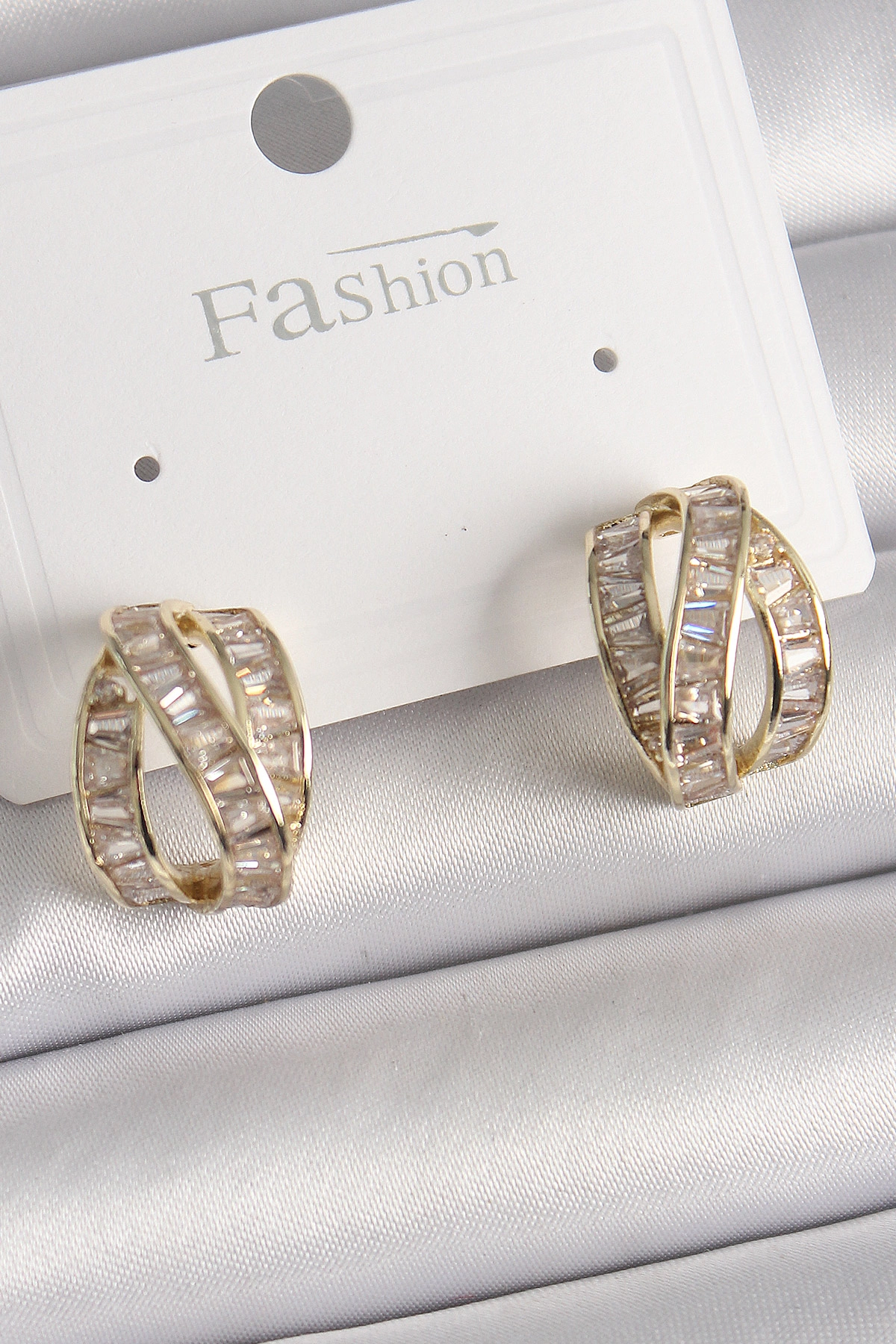 Pirinç Gold Renk Zirkon Taşlı Düğüm Halka Model Kadın Küpe