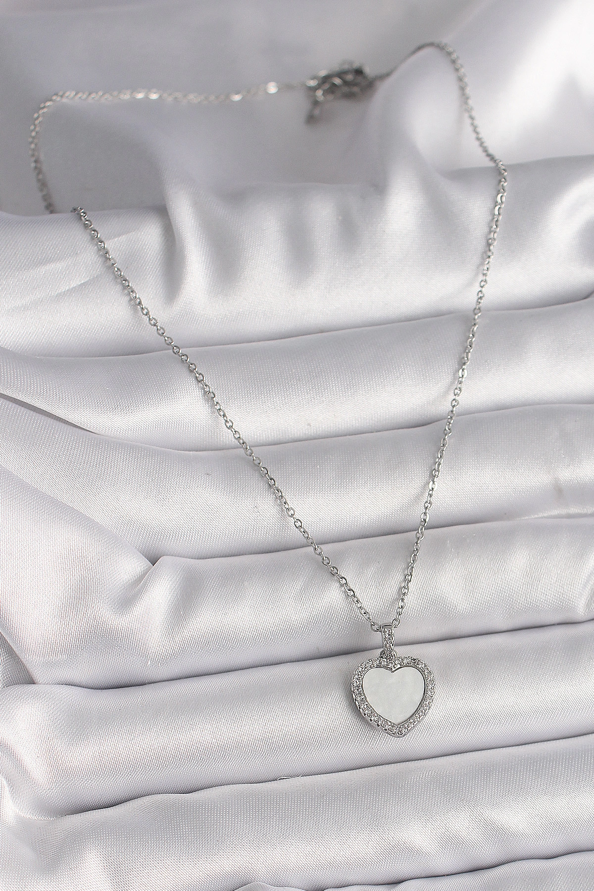 316L Çelik Gümüş Renk Zincir Zirkon Taşlı Beyaz Mineli Kalp Model Kadın Kolye