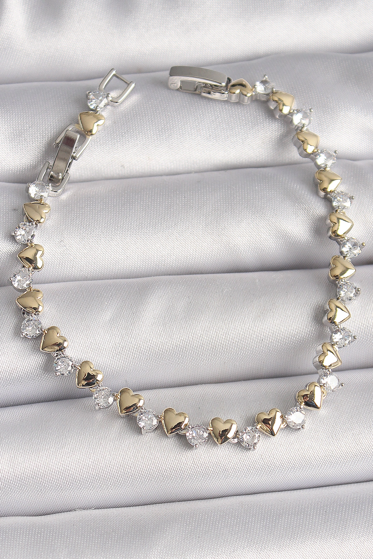 Pirinç Gümüş Renk Zirkon Taşlı Gold Kalpli VIP Seri Kadın Bileklik