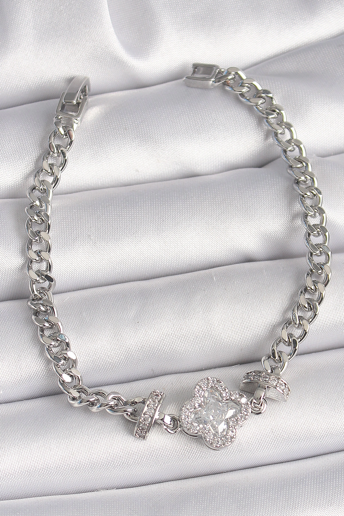 Pirinç Gümüş Renk Zirkon Taşlı Yonca Figür Zincir Model Kadın Bileklik