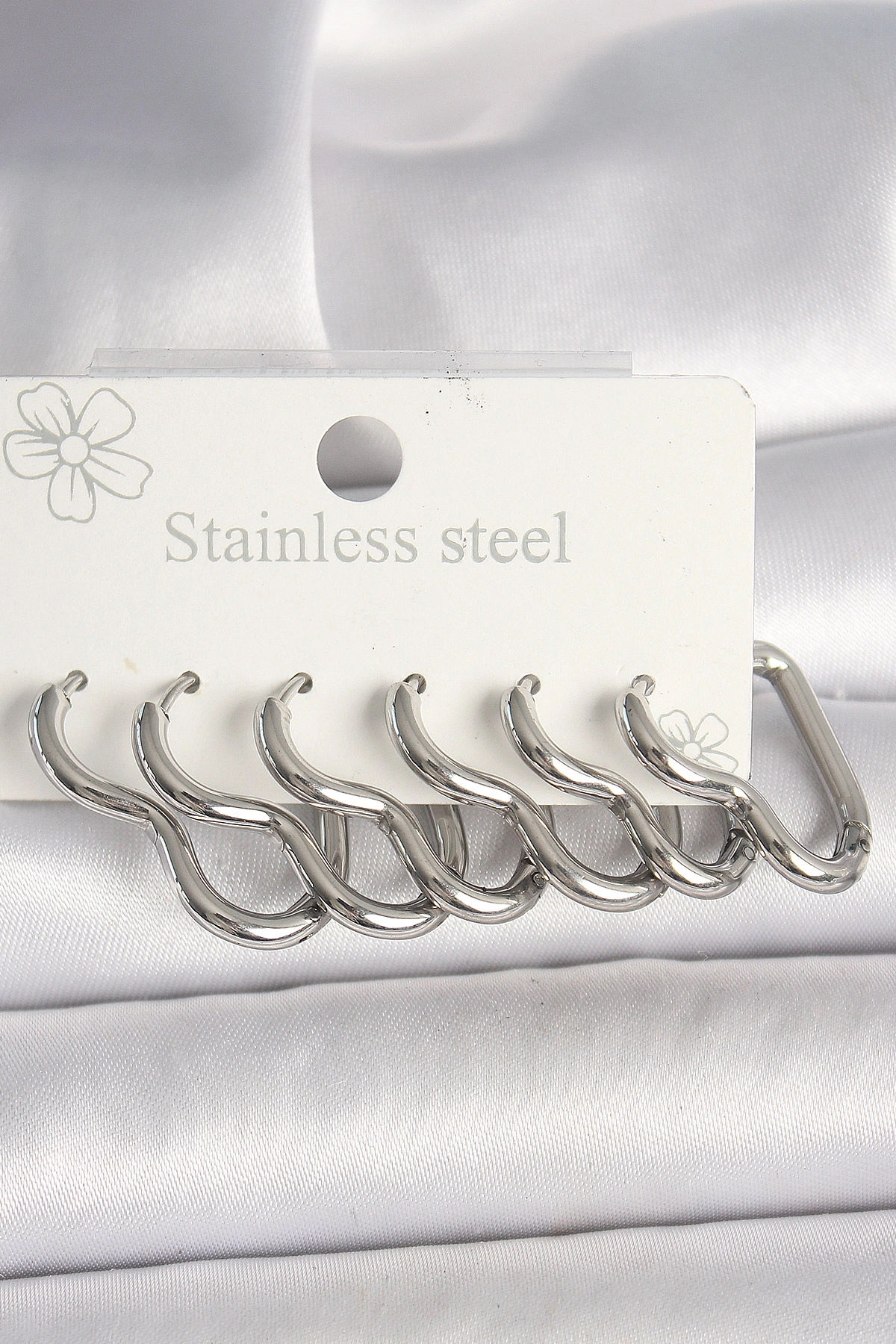 316L Çelik Gümüş Renk Kalp Model Kadın Küpe Seti