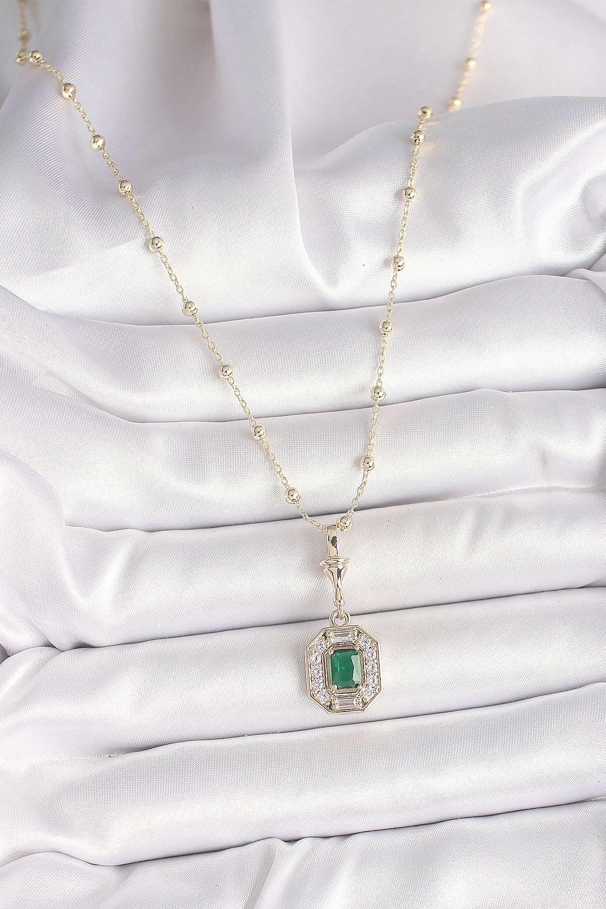 Pirinç Gold Renk Zirkon Taşlı Topçuk Zincir Serenay Model Kadın Kolye