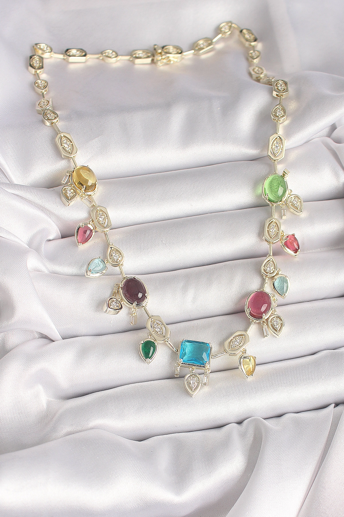 Pirinç Gold Renk Renli Zirkon Taşlı VIP Seri Kadın Kolye