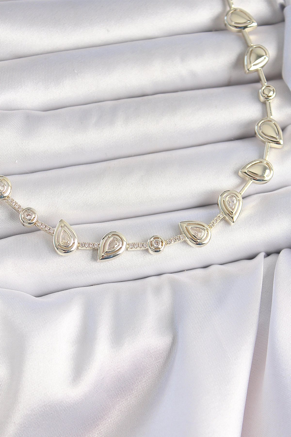 Pirinç Gold Renk Zirkon Taşlı Damla Model VIP Seri Exclusive Kadın Kolye