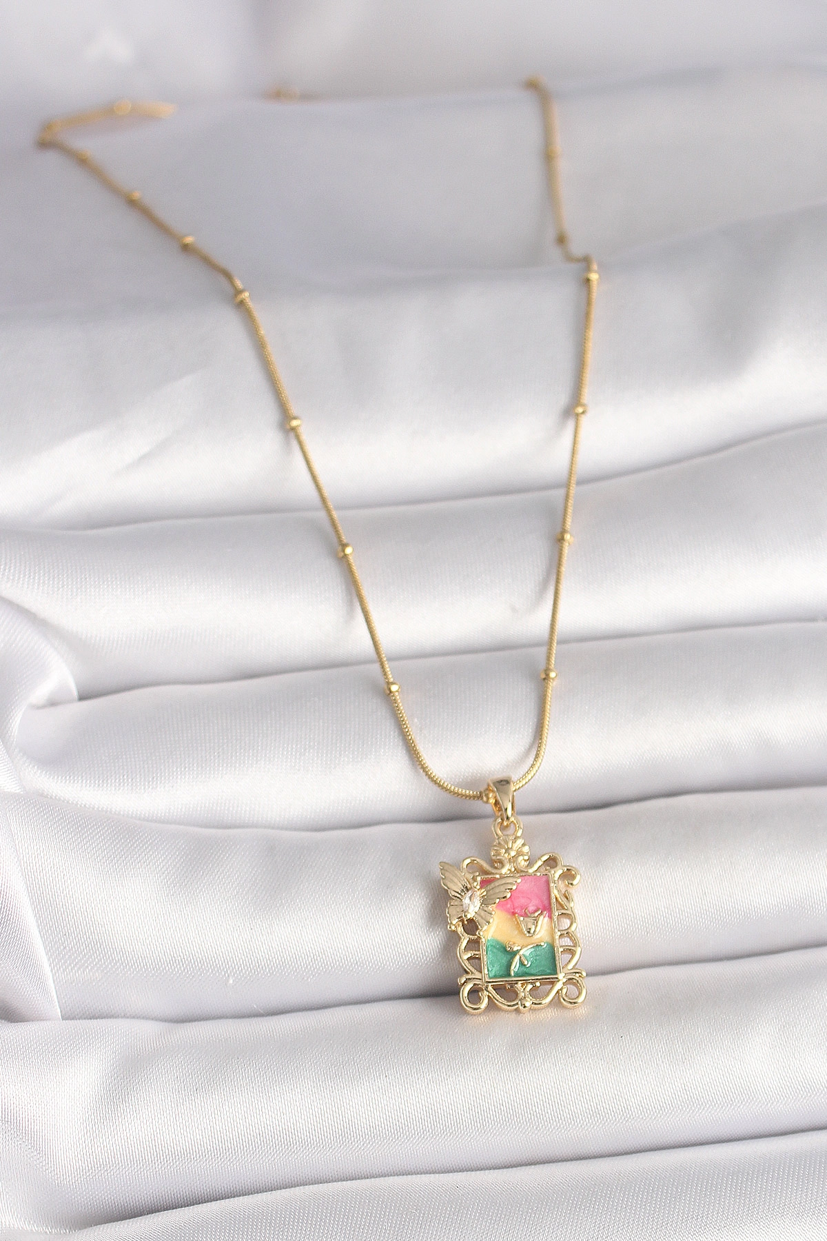 316L Çelik Gold Renk Renkli Zirkon Taşlı Kelebek İşlemeli Portre Model Kadın Kolye