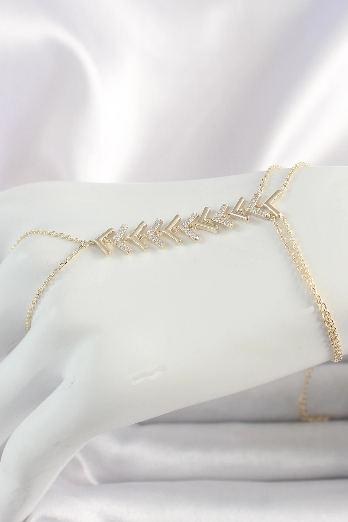 Pirinç Gold Renk Zirkon Taşlı V Model Kadın Şahmeran