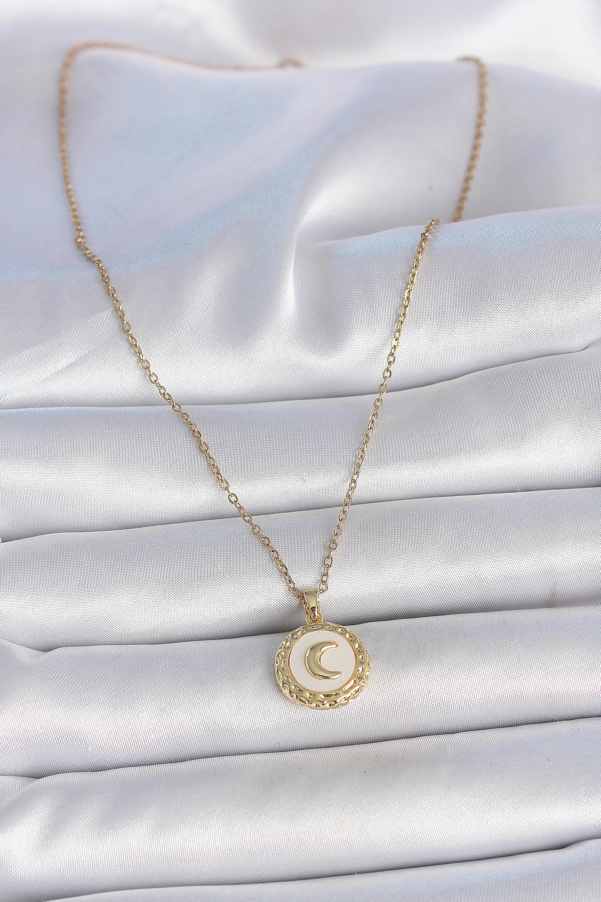 316L Çelik Gold Renk Zincir Beyaz Mineli Hilal İşlemeli Madalyon Model Kadın Kolye