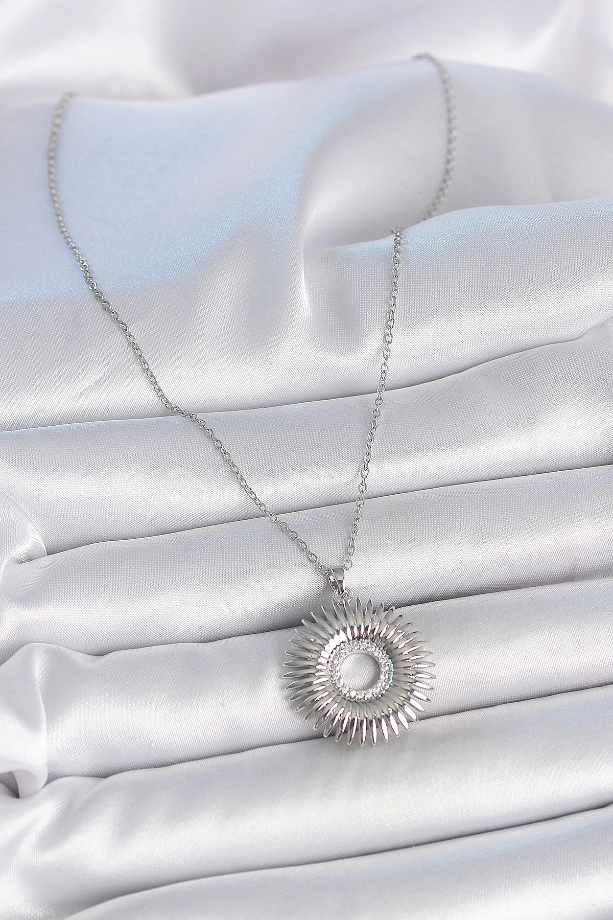 316L Çelik Gümüş Renk Zincir Zirkon Taşlı Nova Yıldız Model Kadın Kolye