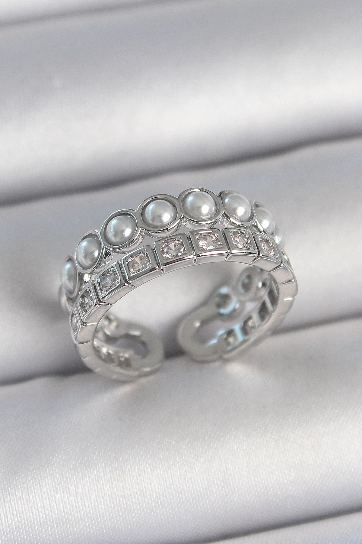 Pirinç Gümüş Renk 2'Li Sıra Zirkon Taşlı Ve İncili Ayarlanabilir Kadın Yüzük