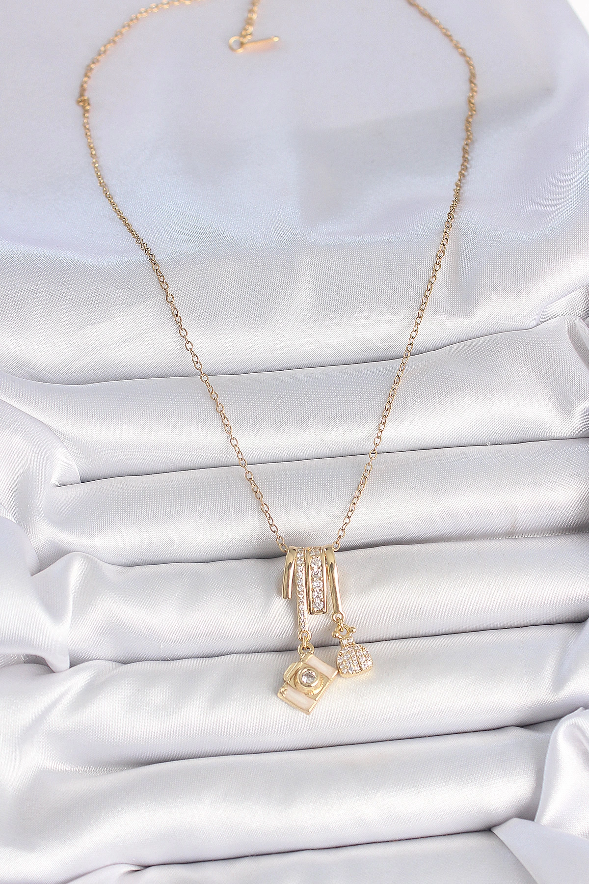 316L Çelik Gold Renk Zirkon Taşlı Sallantı Fotoğraf Makinası Figür Charm Kadın Kolye