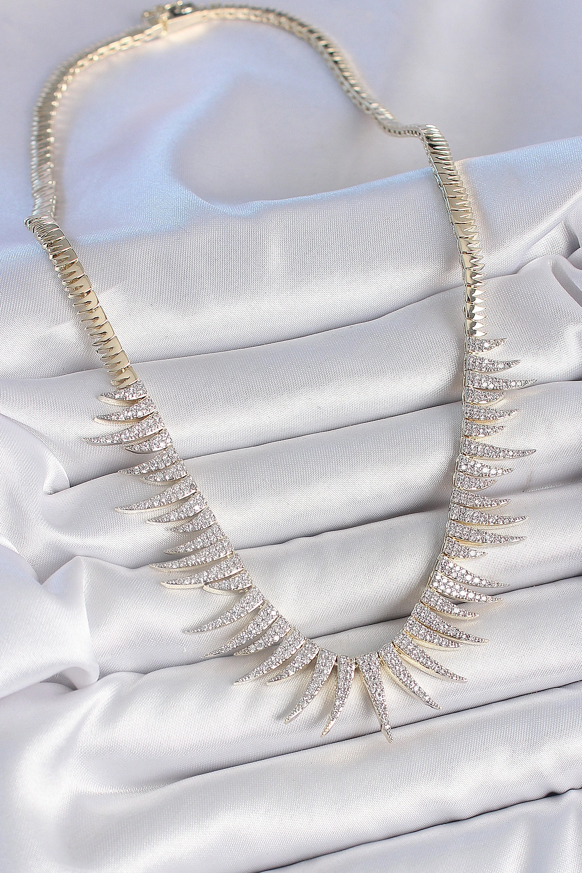 Pirinç Gold Renk Zirkon Taşlı Sivri Model VIP Seri Kadın Kolye