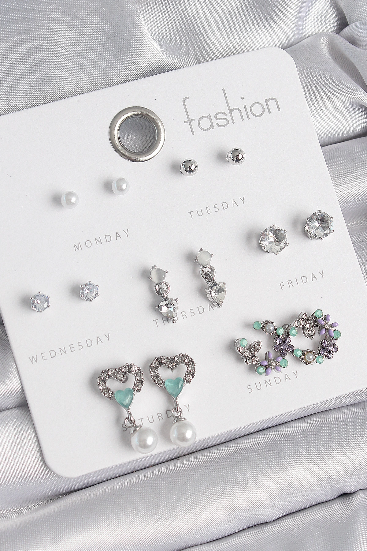 Pirinç Gümüş Renk Zirkon Taşlı Sallantılı Kalp Model Çiçek Detay 7 Çift Kadın Küpe Seti