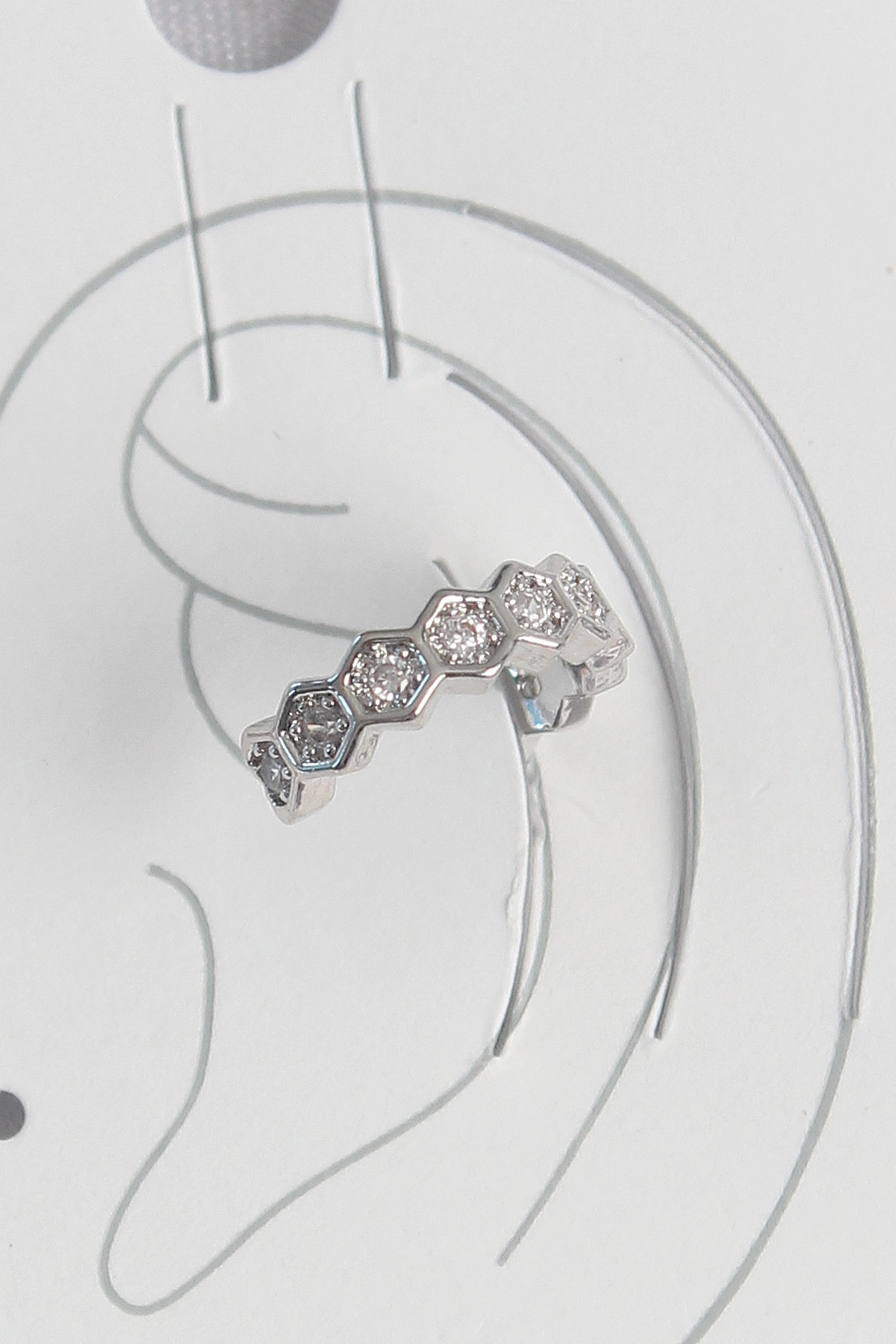 Pirinç Gümüş Renk Bal Peteği Model Zirkon Taşlı Kadın Kıkırdak Küpe