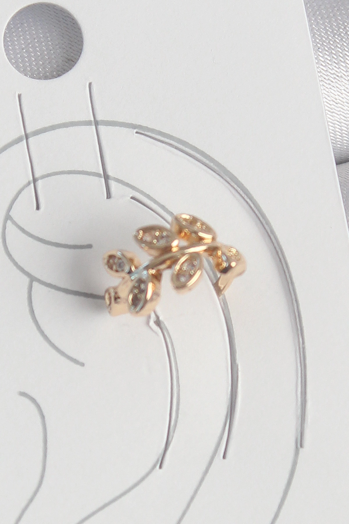 Pirinç Gold Renk Zirkon Taşlı Yaprak Model Kadın Kıkırdak Küpe