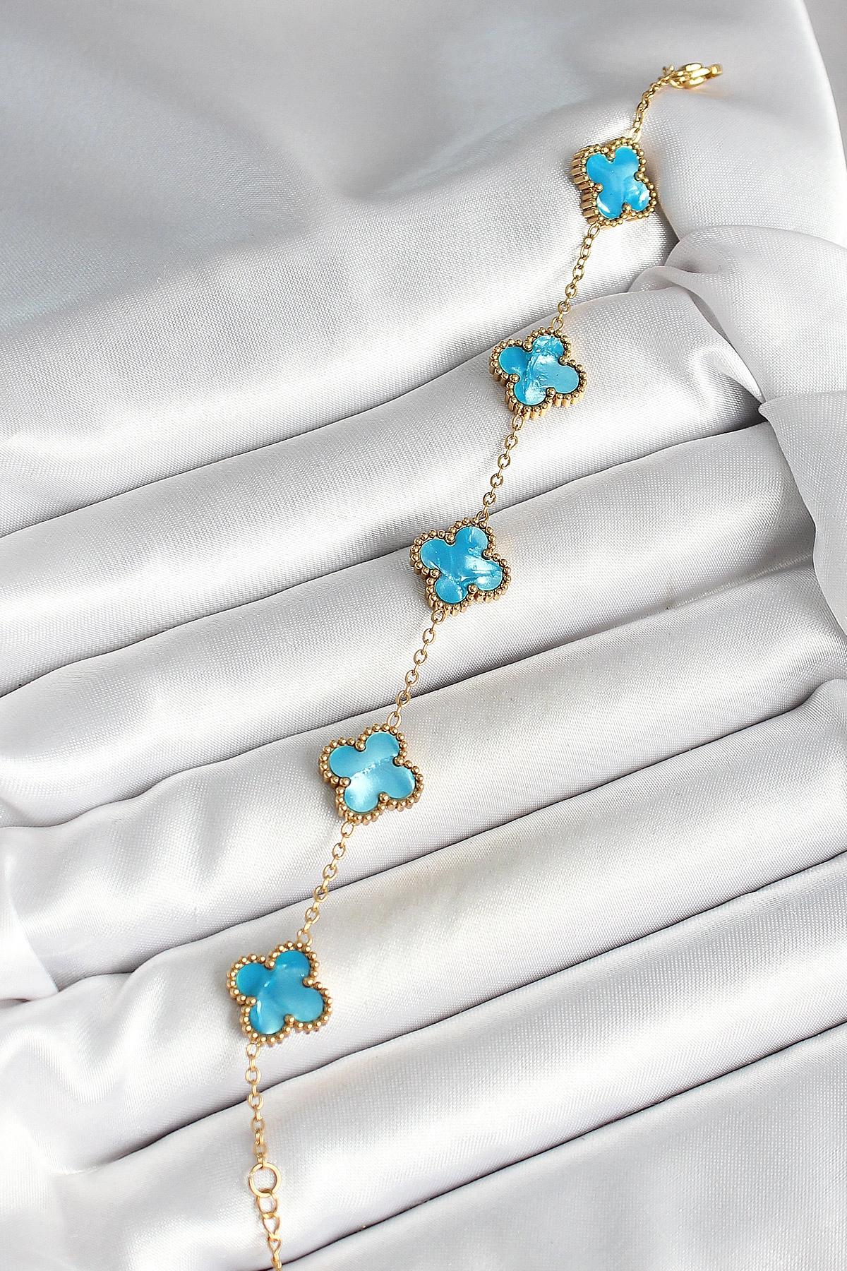 316L Çelik Sedefli Gökyüzü Mavisi Gold Renk Yonca Kadın Bileklik