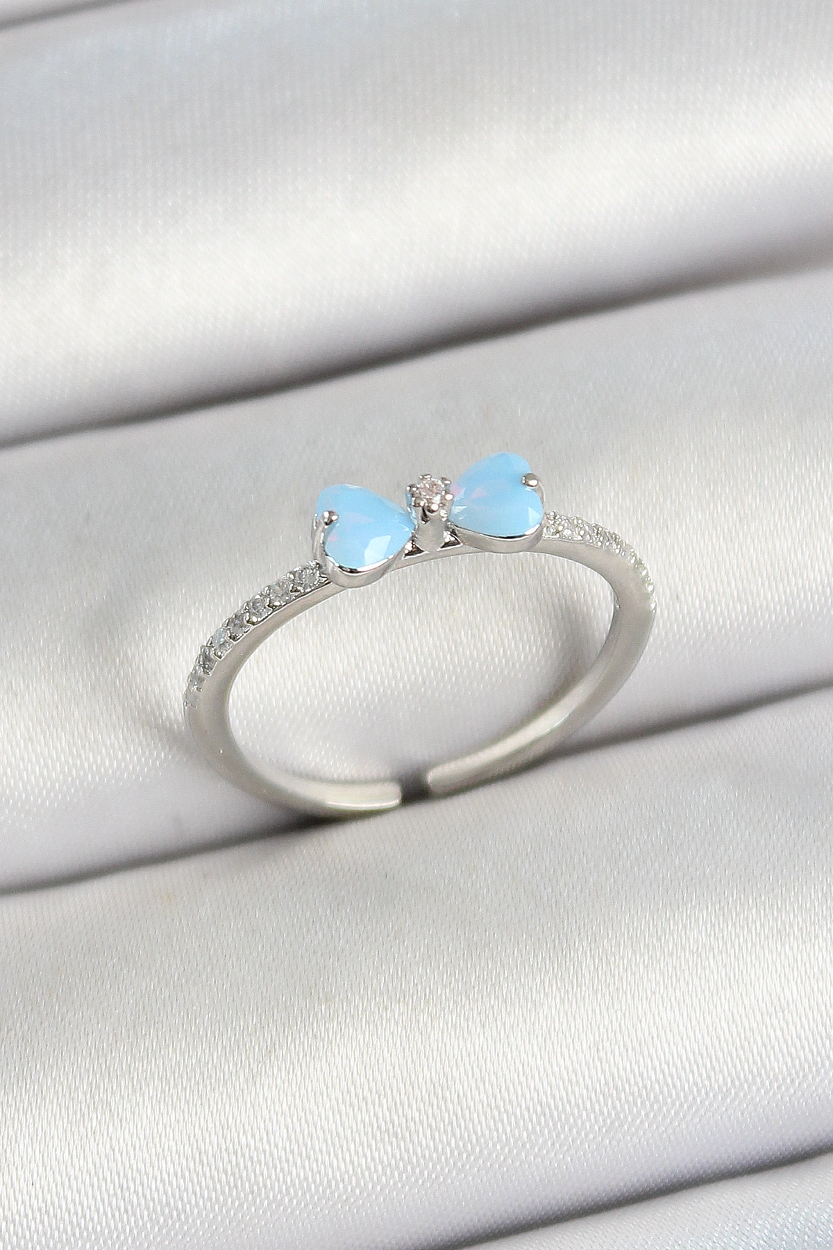 Pirinç Fiyonk Figürlü Zirkon Taşlı Gümüş Renk Ayarlanabilir Kadın Yüzük