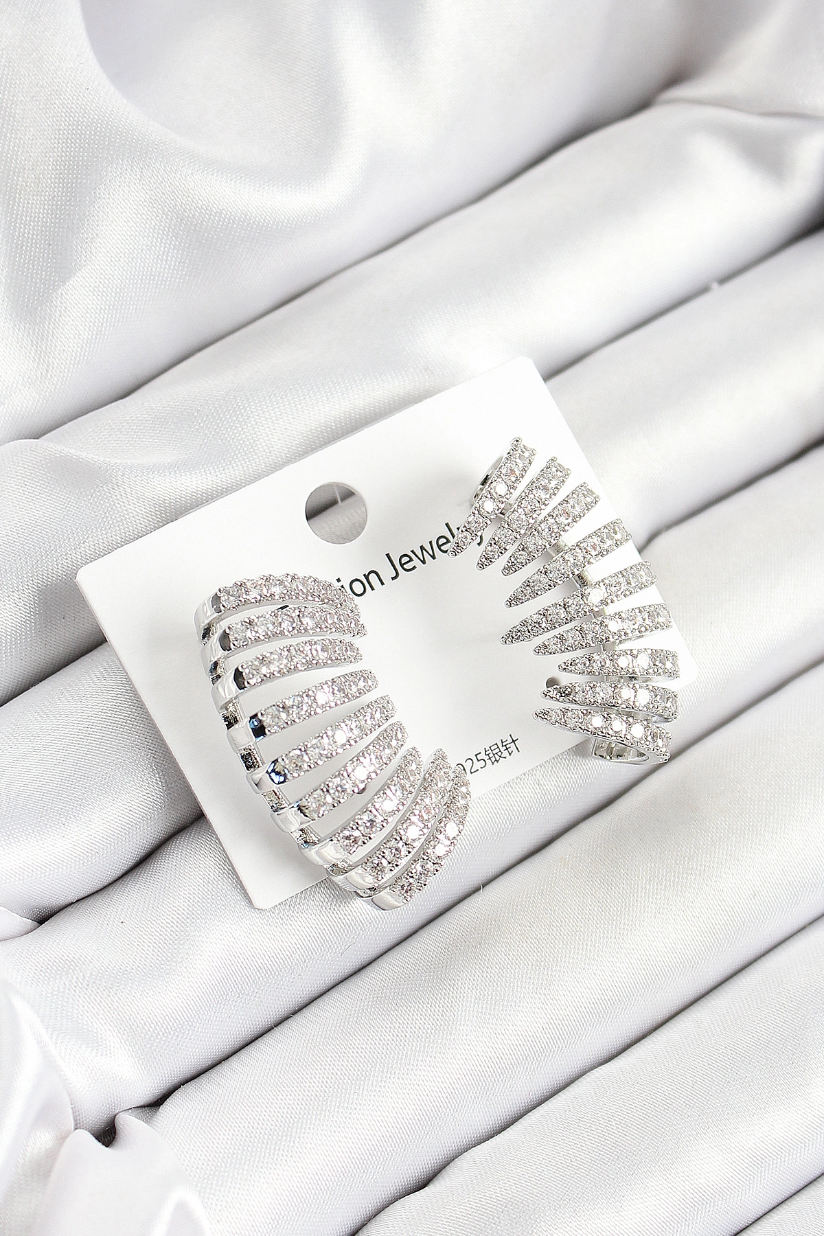 Pirinç Zirkon Taşlı Çoklu Görünümlü Model Gümüş Renk Kadın Küpe