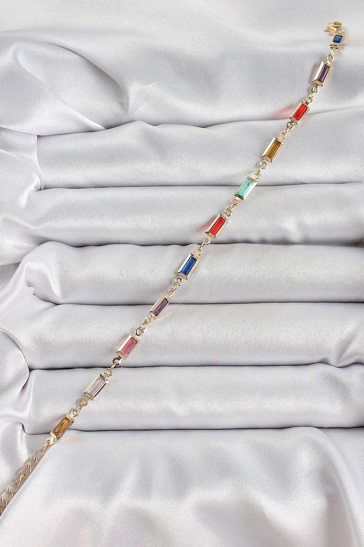 Pirinç Gold Renk Karışık Renkli Kare Zirkon Taşlı Kadın Bileklik