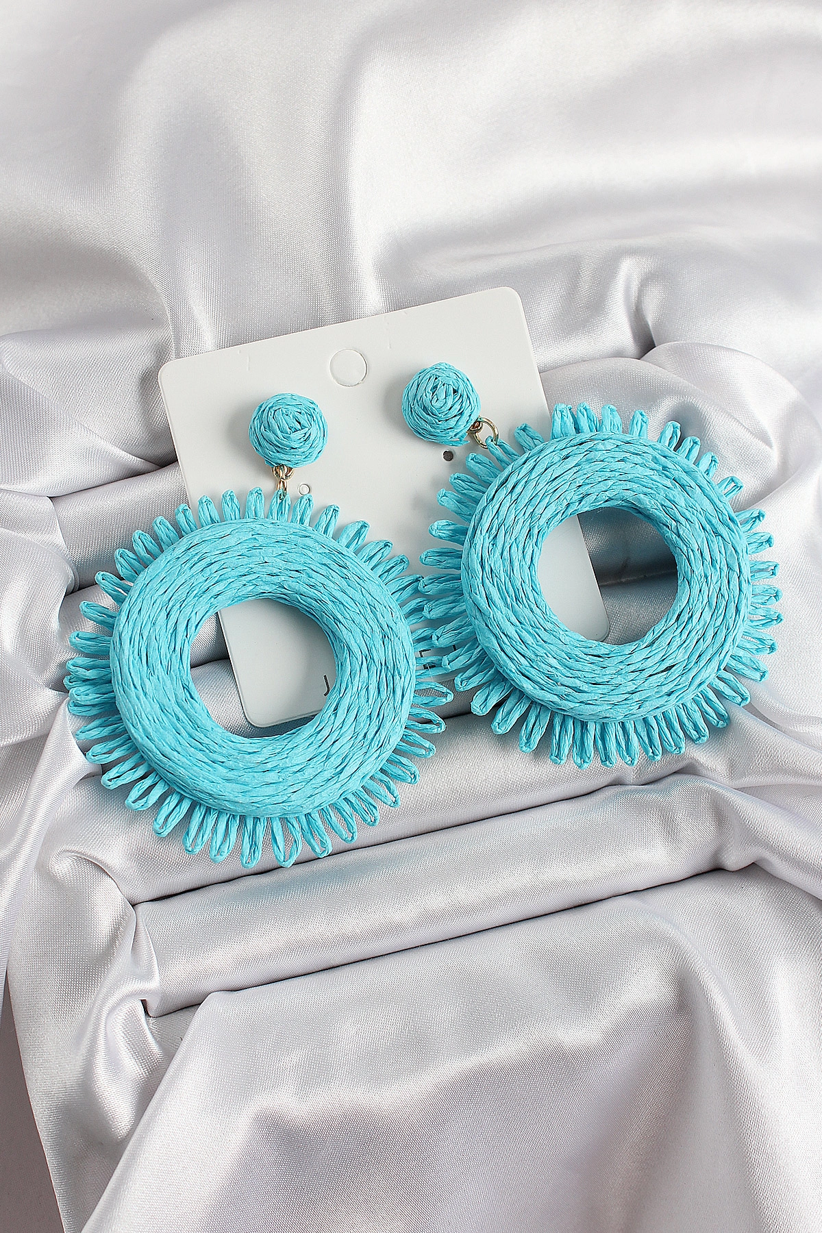 Mavi Püsküllü Halka Figürlü Hasır Örgü Model Gold Renk Kadın Küpe