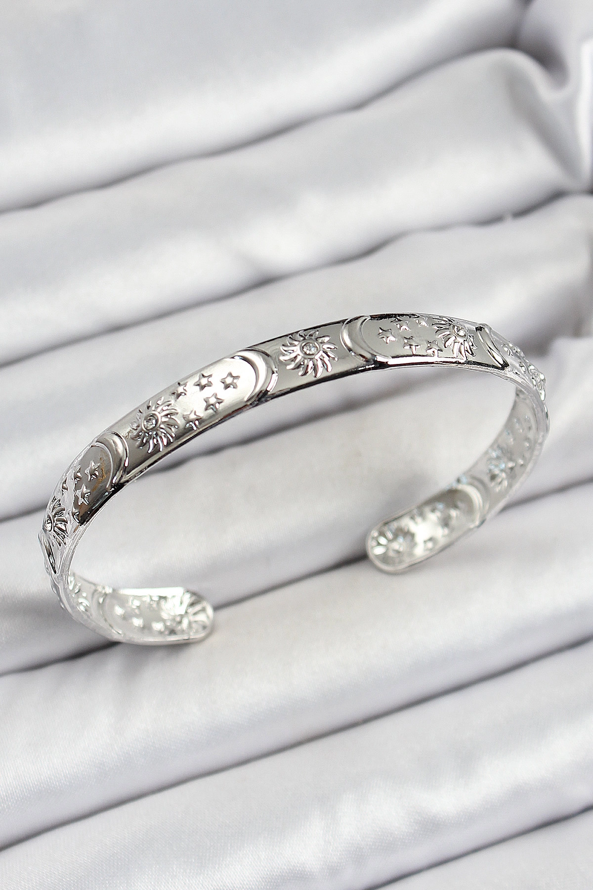 Pirinç Gümüş Renk İşlemeli Altı Açık Bileklik