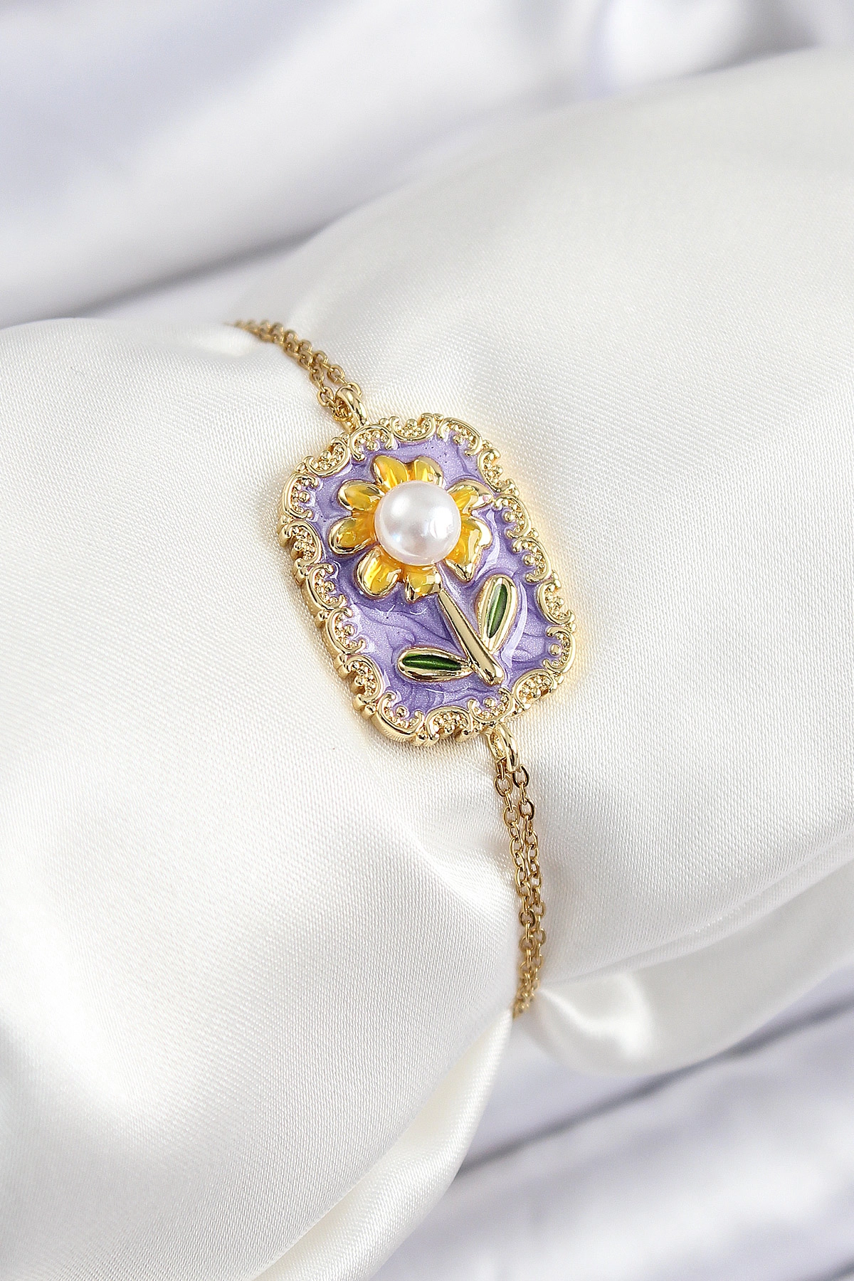 316L Çelik Zincir Mor Mineli Sanatsal Portre İnci Detaylı Papatya Model Gold Renk Kadın Bileklik