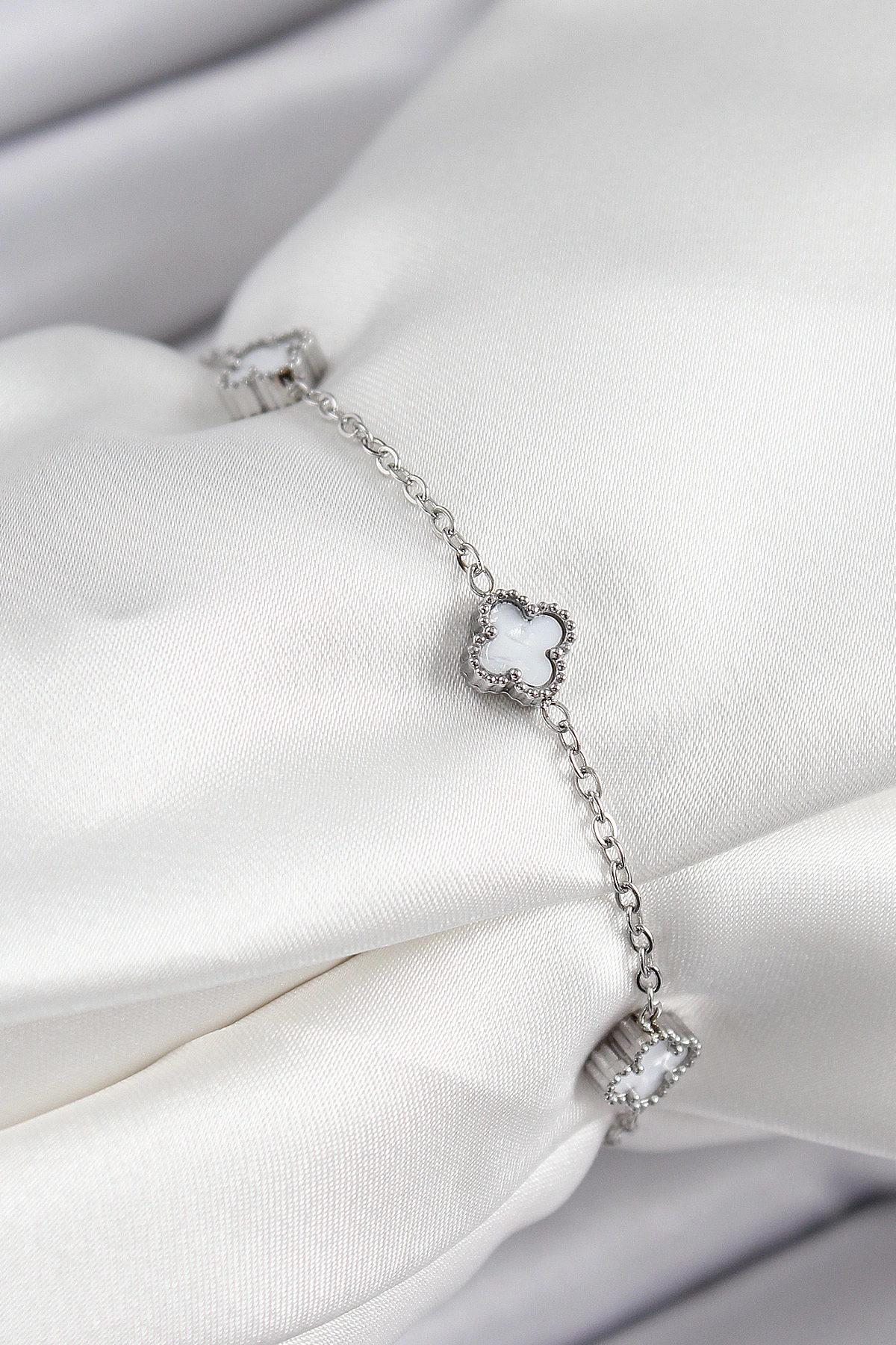 316L Çelik Beyaz Sedef Yonca Model Gümüş Renk Kadın Bileklik