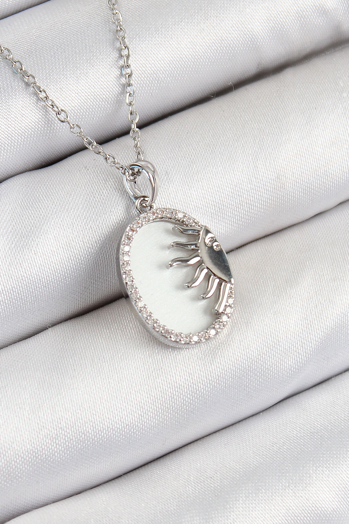 316L Çelik Zirkon Taşlı Yarım Güneş Model Gümüş Renk Kadın Kolye