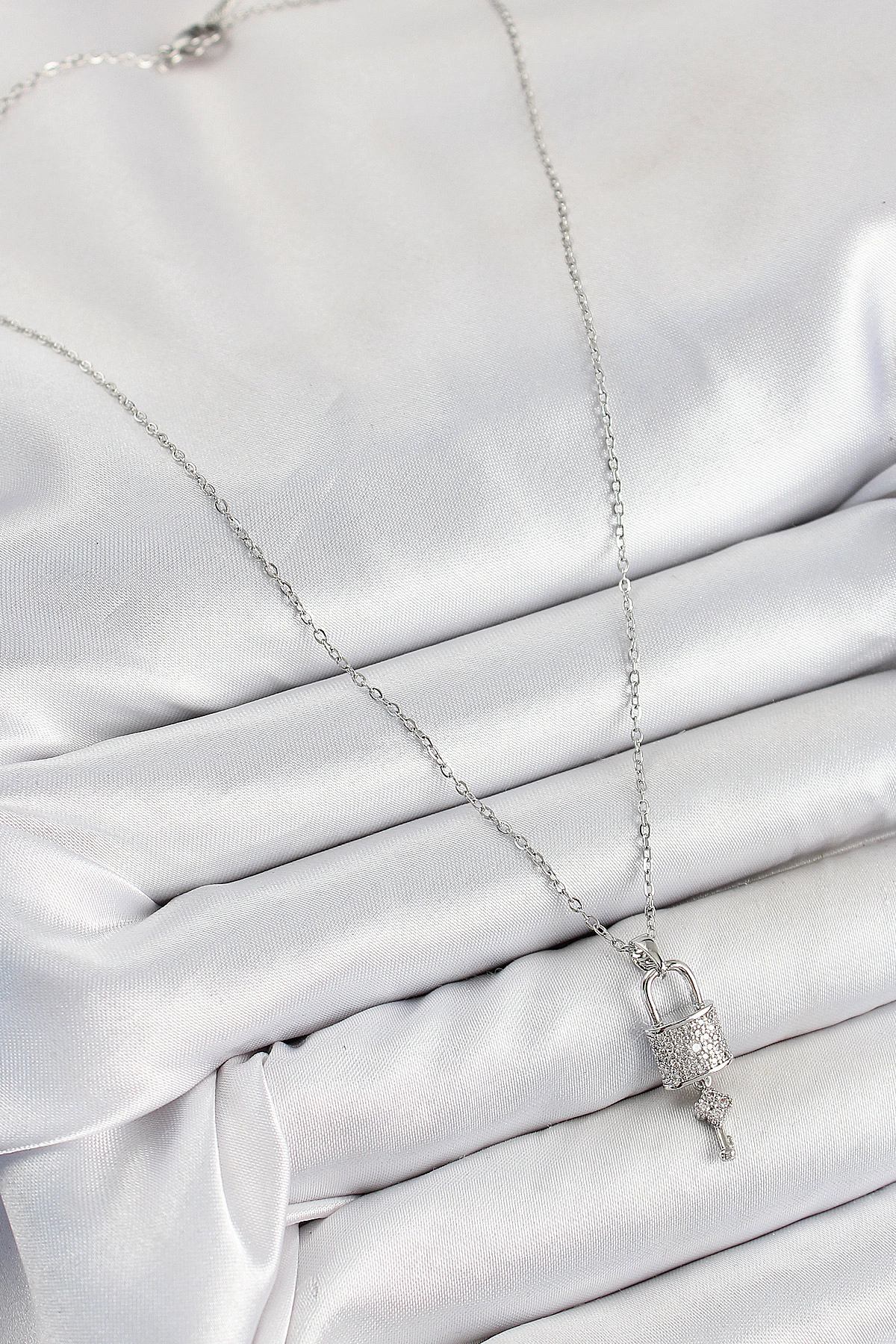 316L Çelik Zirkon Taşlı Kilit Ve Sallantılı Anahtar Model Gümüş Renk Kadın Kolye