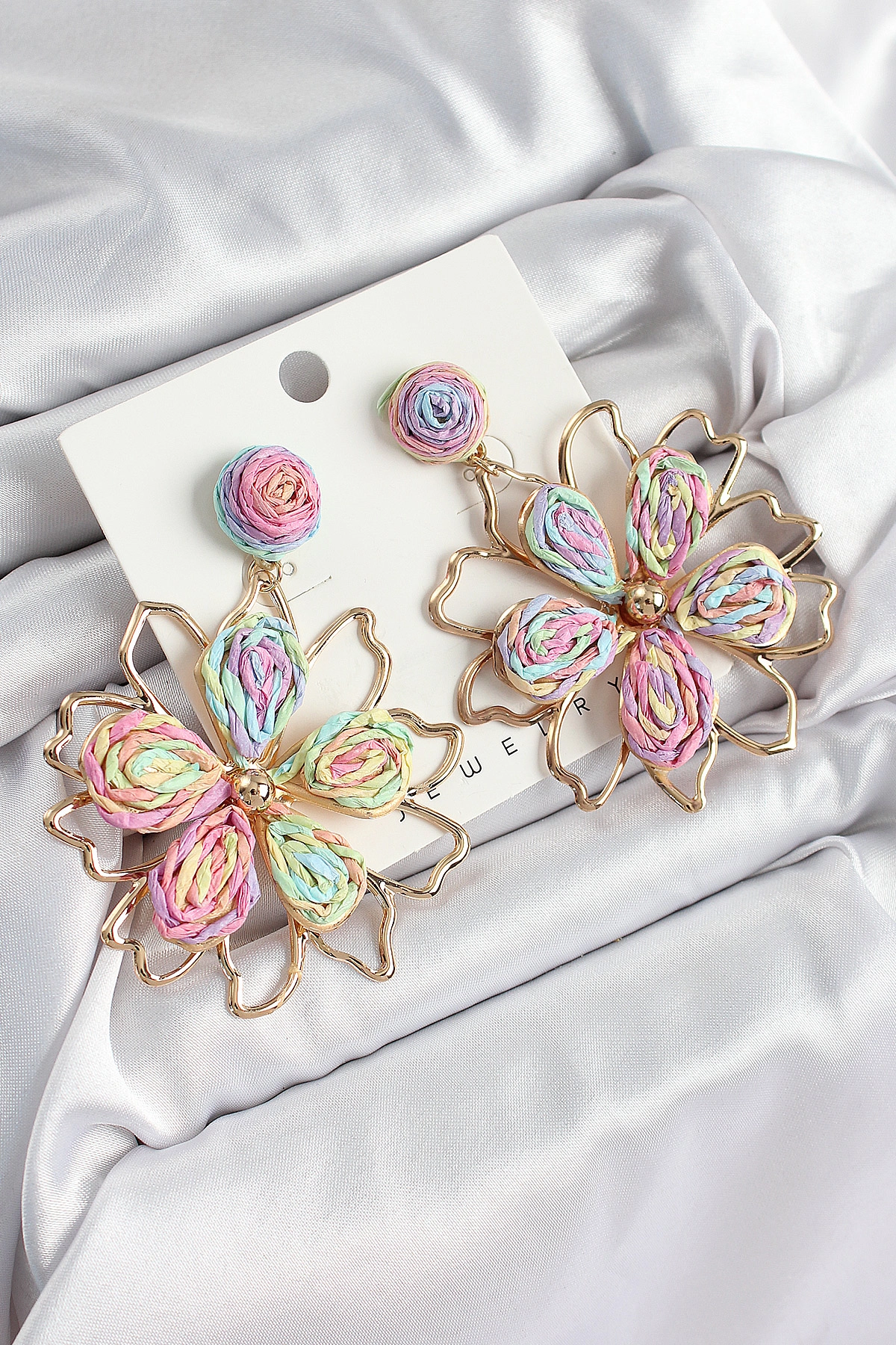 Pirinç Rainbow Çiçek Model Gold Renk Kadın Hasır Küpe