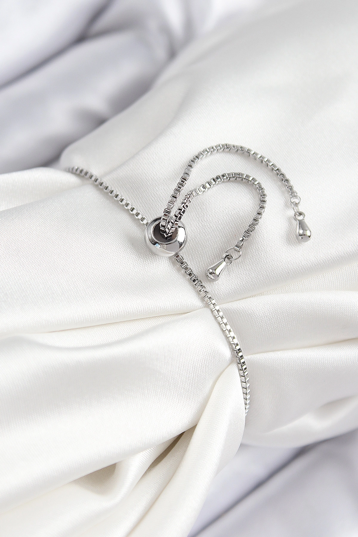 Pirinç Zirkon Taşlı Kiraz Model Gümüş Renk Asansörlü Kadın Bileklik