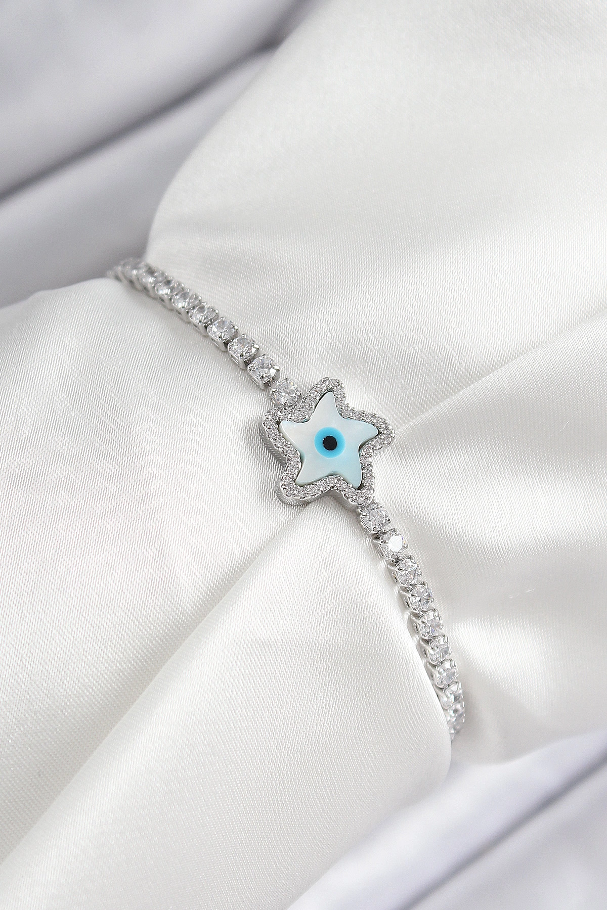 Pirinç Zirkon Taşlı Nazar Yıldız Model Gümüş Renk Asansörlü Kadın Bileklik