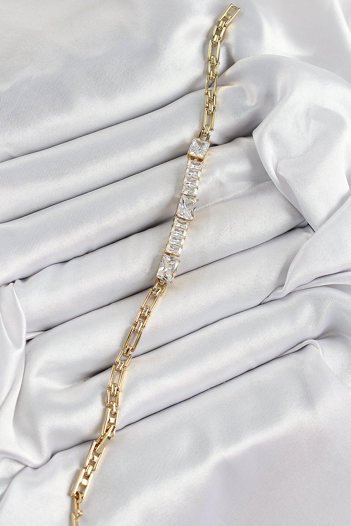 Xuping Pirinç Parçalı Su Yolu Model Gold Renk Kadın Bileklik