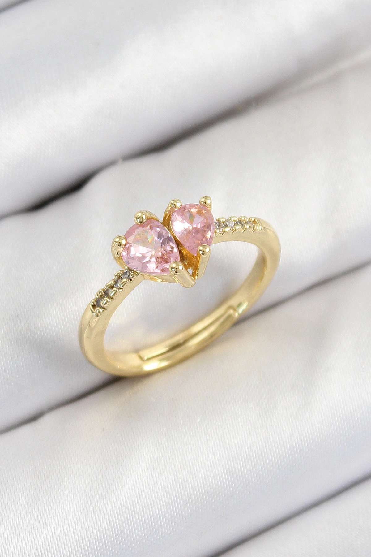 Pirinç Zirkon Taşlı Pembe Kalp Model Gold Renk Kadın Yüzük