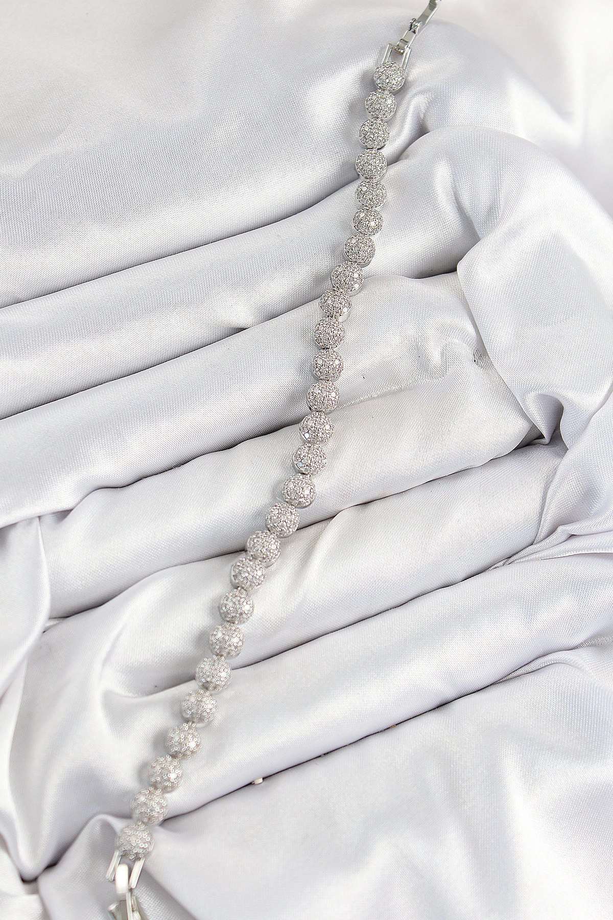 Pirinç Zirkon Taşlı Yarım Topcuk Model Gümüş Renk VIP Seri Kadın Bileklik