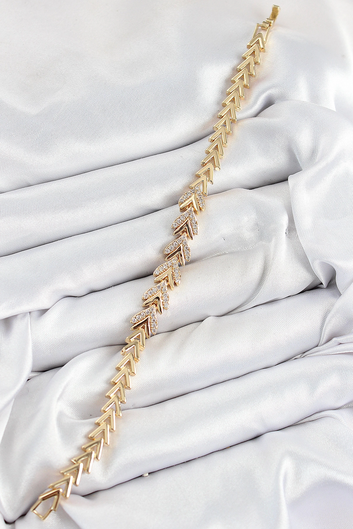 Pirinç Zirkon Taşlı Sıralı Ok Model Gold Renk Kadın Bileklik