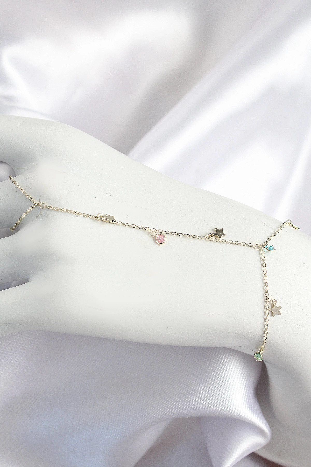 Pirinç Renkli Zirkon Taşlı Sallantılı Yıldızlı Model Gold Renk Kadın Şahmeran