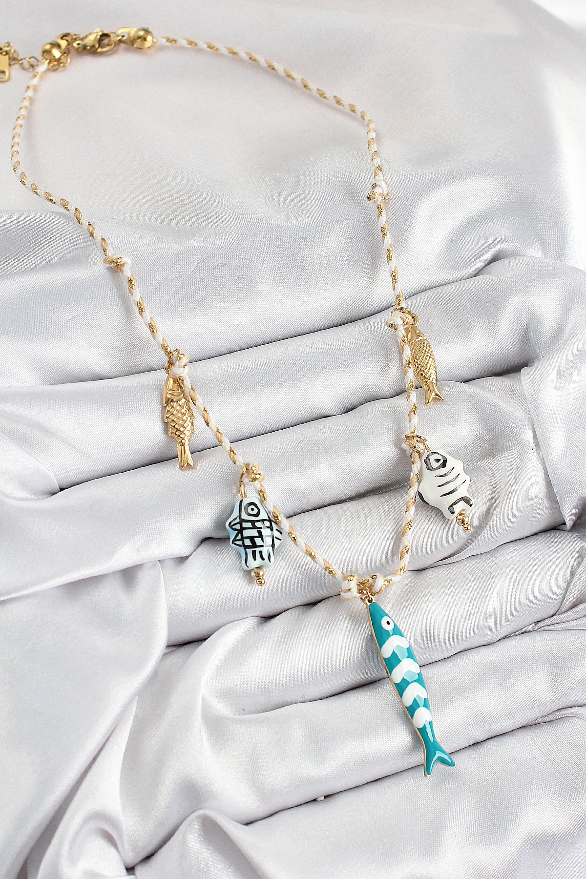 Seramik Motifli Balık Figürlü Model Krem İp Kadın Kolye