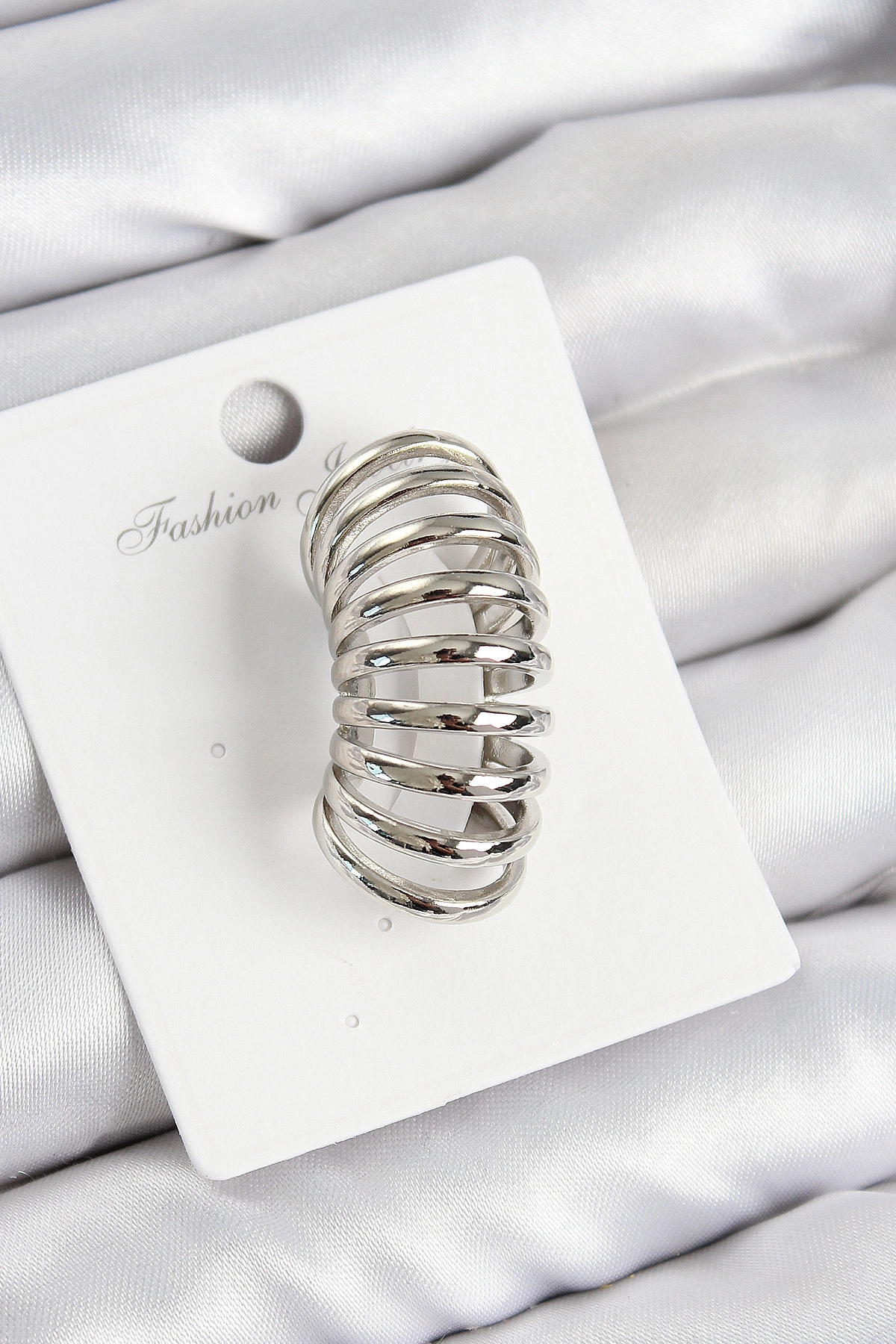 Pirinç Yay Model Gümüş Renk Sağ Kıkırdak Küpe