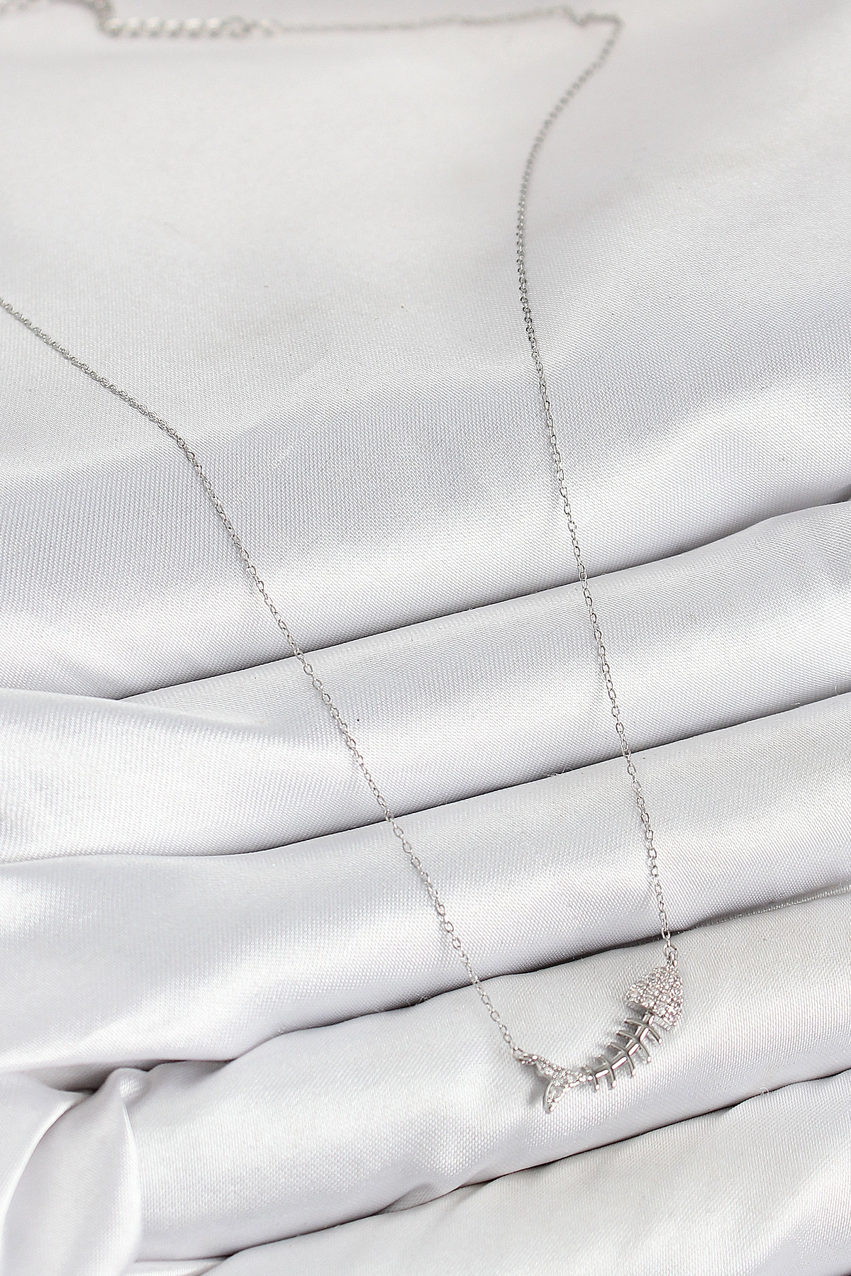 Pirinç Zirkon Taşlı Balık Kılçığı Model Gümüş Renk Kadın Kolye