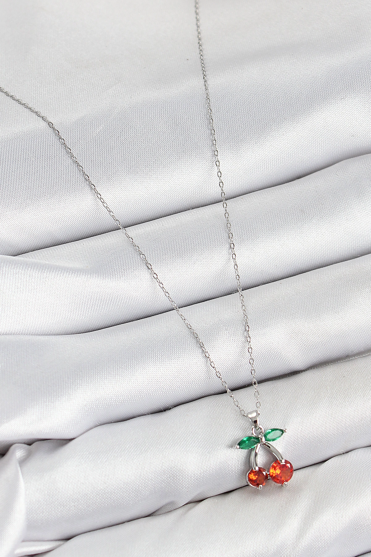 Pirinç Zirkon Taşlı Kiraz Model Gümüş Renk Kadın Kolye