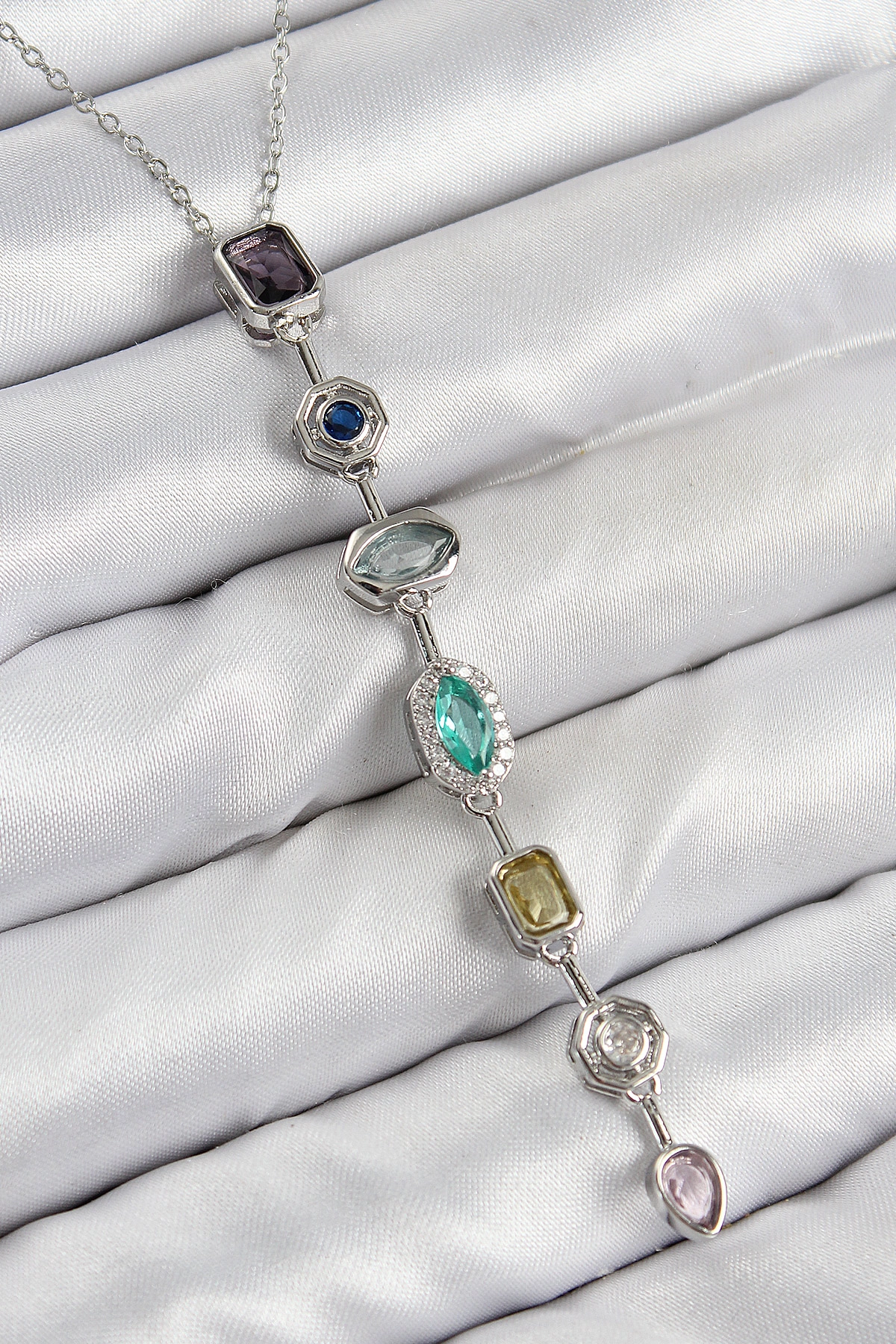 Pirinç Renkli Zirkon Taşlı Model Gümüş Renk 7 Element Kadın Y Kolye