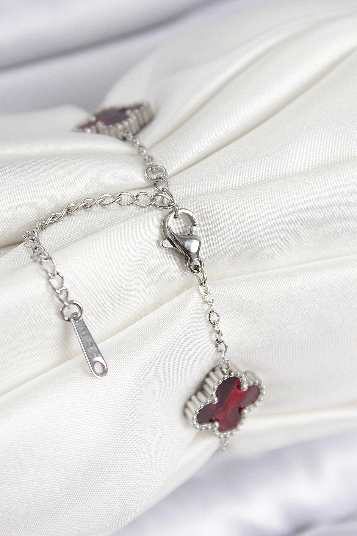 316L Çelik Sedefli Kırmızı Gümüş Renk Yonca Kadın Bileklik