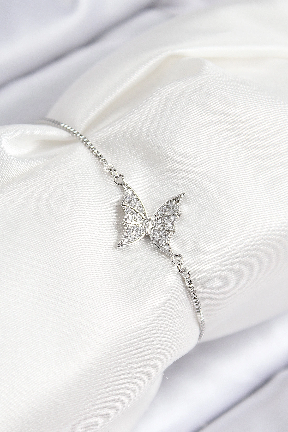 Pirinç Zirkon Taşlı Kelebek Model Gümüş Renk Asansörlü Kadın Bileklik