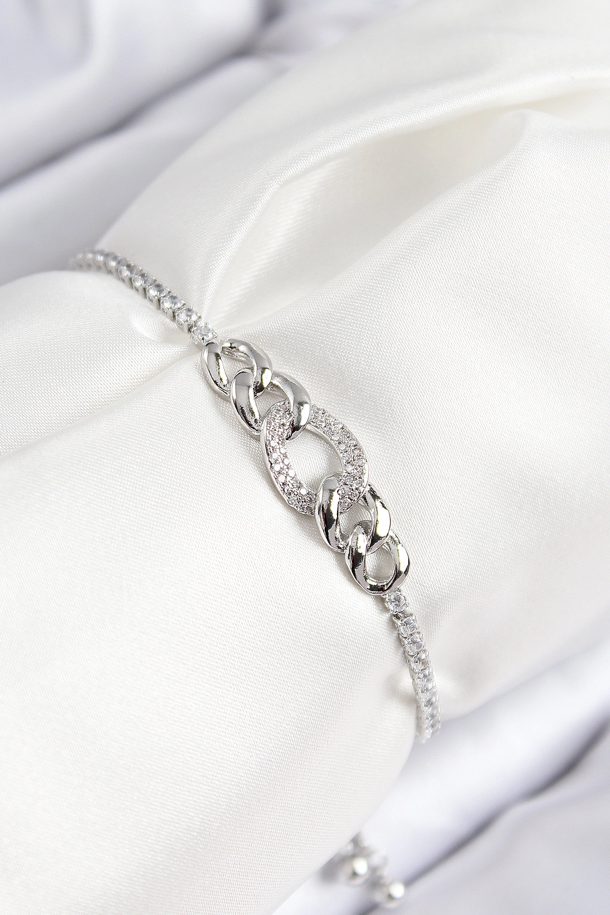 Pirinç Zirkon Taşlı Zincir Model Gümüş Renk Asansörlü Kadın Bileklik