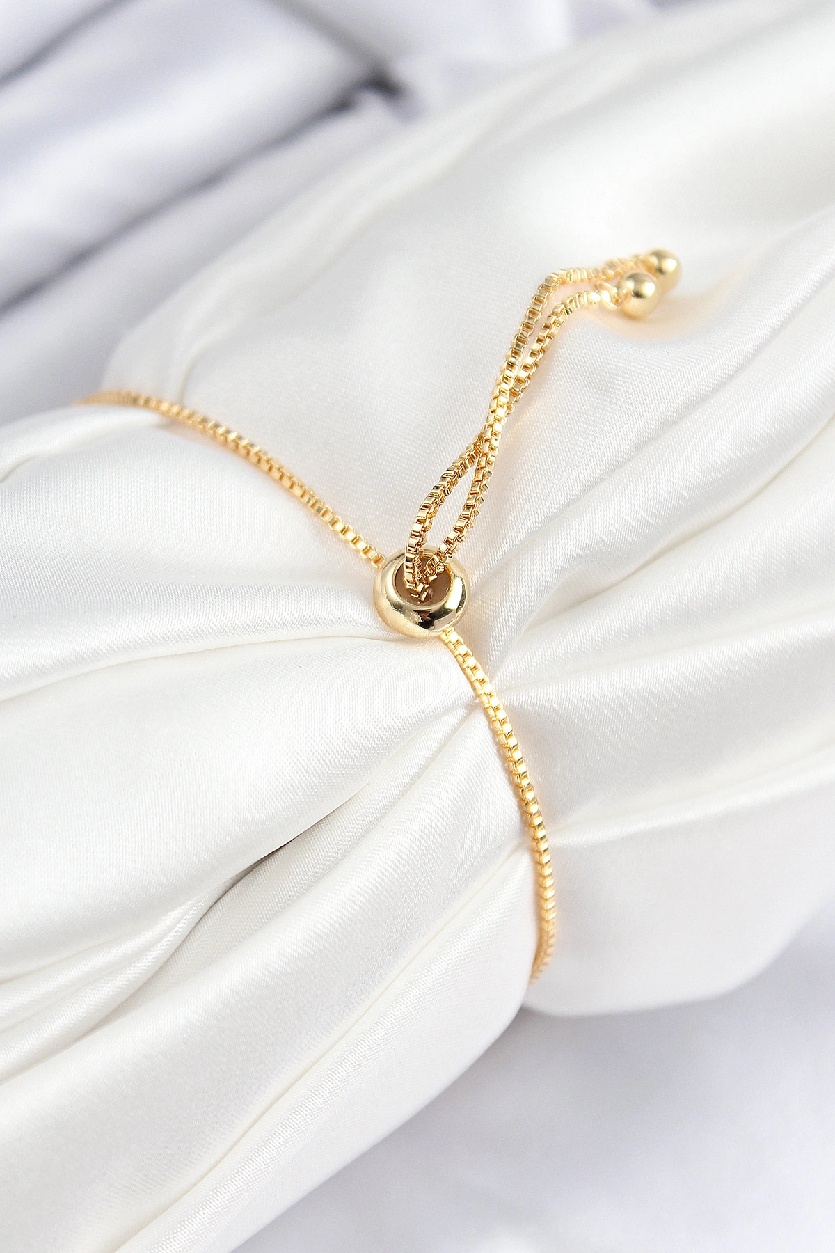 Pirinç Zirkon Taşlı Yıldız Model Gold Renk Asansörlü Kadın Bileklik